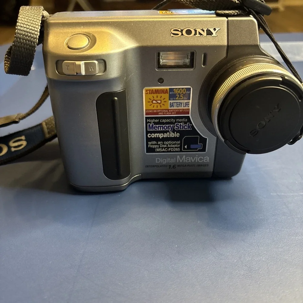 Vintage Sony MVC-FD90 Digital Mavica Camera 16x Zoom FD Drive 1.6MP Untested
